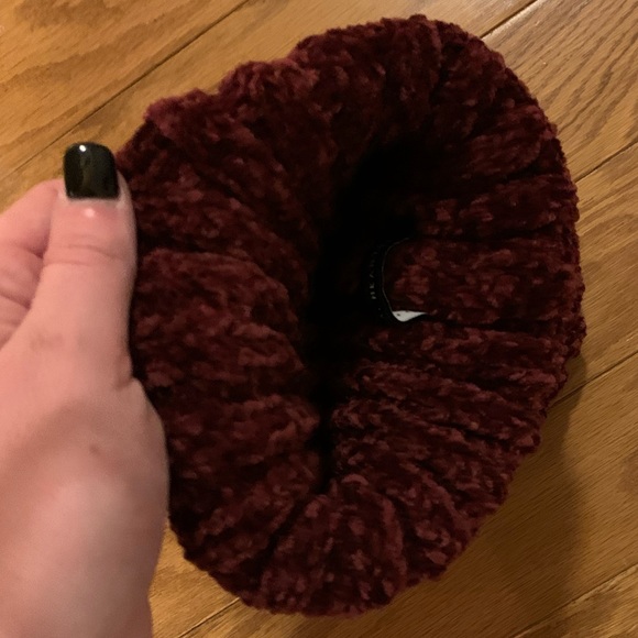 Burgundy beanie - Picture 2 of 2